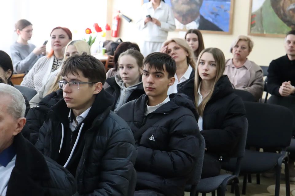 В Стаханове открылась выставка «О Родине» В Стаханове открылась выставка «О Родине»