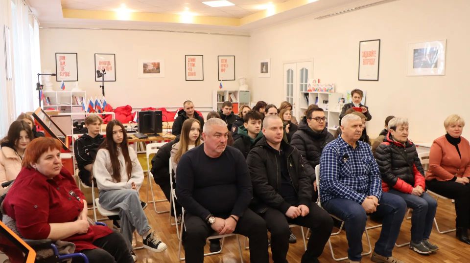 Сегодня в музее истории города Ровеньки был проведен час памяти «Место подвига – Чернобыль», посвященный 40-летию со дня катастрофы на Чернобыльской АЭС Сегодня в музее истории города Ровеньки был проведен час памяти «Место подвига – Чернобыль», посвященный 40-летию со дня катастрофы на Чернобыльской АЭС