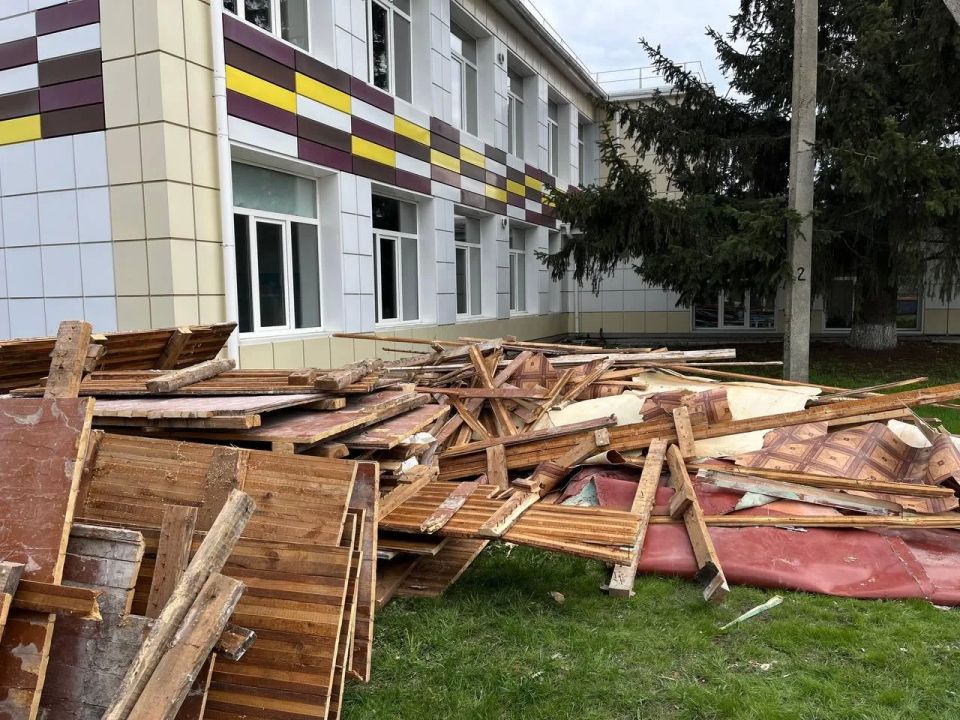 В Бондаревской гимназии подрядчик из Ивановской области начал подготовку к очередному этапу капремонта В Бондаревской гимназии подрядчик из Ивановской области начал подготовку к очередному этапу капремонта