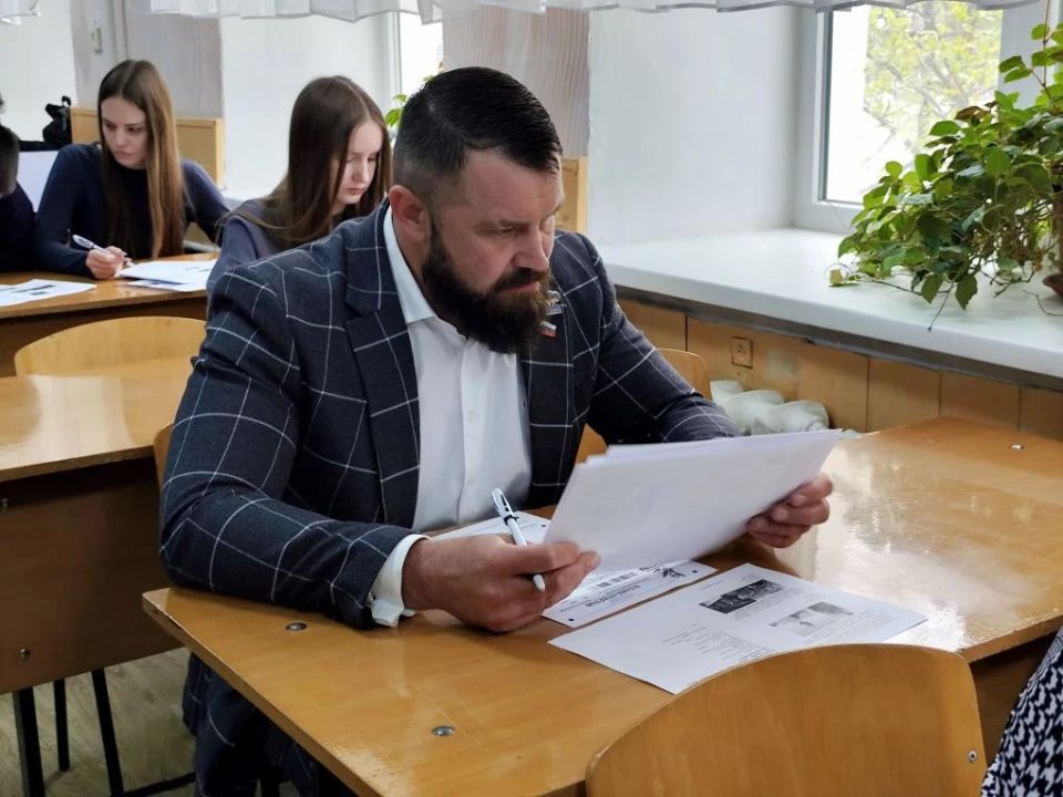 Кандидат в депутаты Государственной Думы РФ Сергей Квачук принял участие в международной исторической акции "Диктант Победы - 2026" Кандидат в депутаты Государственной Думы РФ Сергей Квачук принял участие в международной исторической акции "Диктант Победы - 2026"