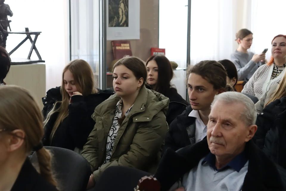 В Стаханове открылась выставка «О Родине» В Стаханове открылась выставка «О Родине»