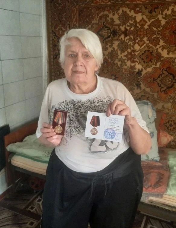 26 апреля, в преддверии 40-летия с момента аварии на ЧАЭС, заместитель начальника по обеспечению жизнедеятельности пгт Городище, с. Малоивановка Наталия Чумакова вручила медали "40 лет ликвидации аварии на Чернобыльской АЭС"... 26 апреля, в преддверии 40-летия с момента аварии на ЧАЭС, заместитель начальника по обеспечению жизнедеятельности пгт Городище, с. Малоивановка Наталия Чумакова вручила медали "40 лет ликвидации аварии на Чернобыльской АЭС"...