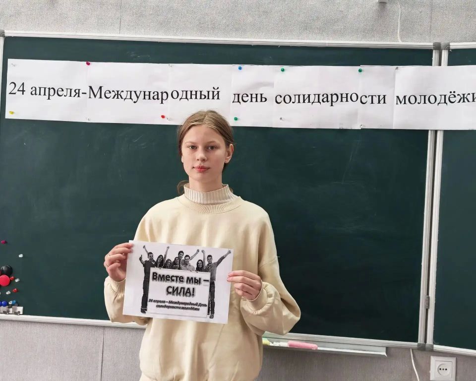 В Перевальске прозвучал призыв к единству: "Вместе – мы сила!" В Перевальске прозвучал призыв к единству: "Вместе – мы сила!"