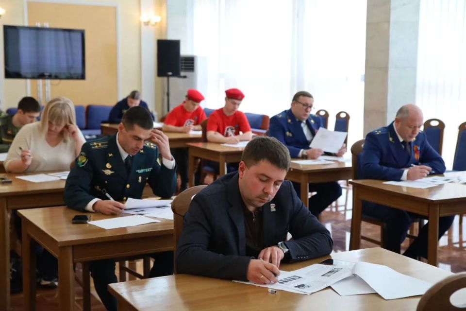 «Диктант Победы» в ЛНР написали более чем на 240 площадках «Диктант Победы» в ЛНР написали более чем на 240 площадках