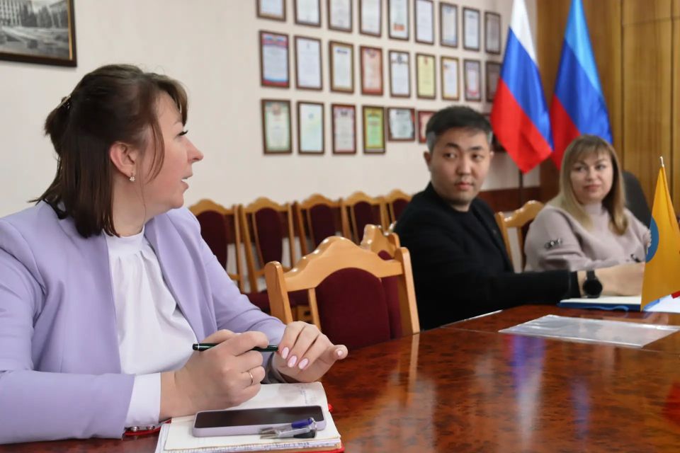 Крепкие связи регионов: Антрацит и Калмыкия объединяются ради памяти и поддержки Крепкие связи регионов: Антрацит и Калмыкия объединяются ради памяти и поддержки