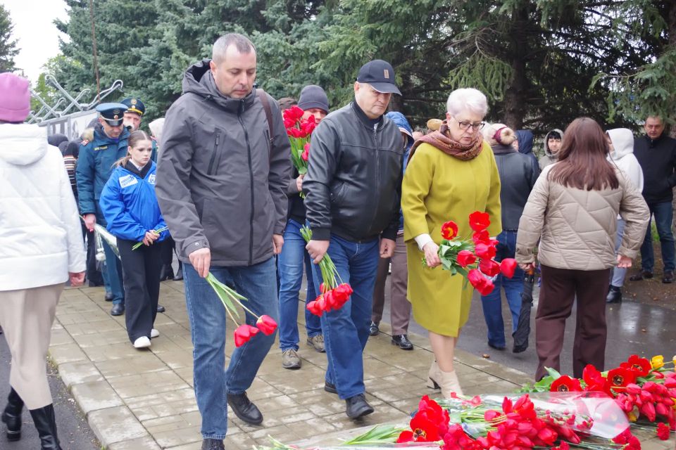 В Славяносербске почтили память чернобыльцев в День трагедии на ЧАЭС В Славяносербске почтили память чернобыльцев в День трагедии на ЧАЭС