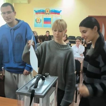 В Луганском архитектурно-строительном колледже прошёл урок «Просто о выборах» В Луганском архитектурно-строительном колледже прошёл урок «Просто о выборах»