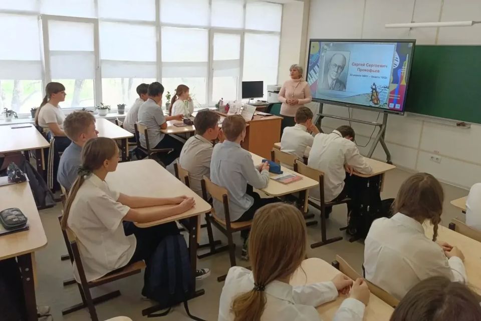 Мариупольские библиотекари провели для горожан мероприятия к 135-летию со дня рождения Сергея Прокофьева Мариупольские библиотекари провели для горожан мероприятия к 135-летию со дня рождения Сергея Прокофьева