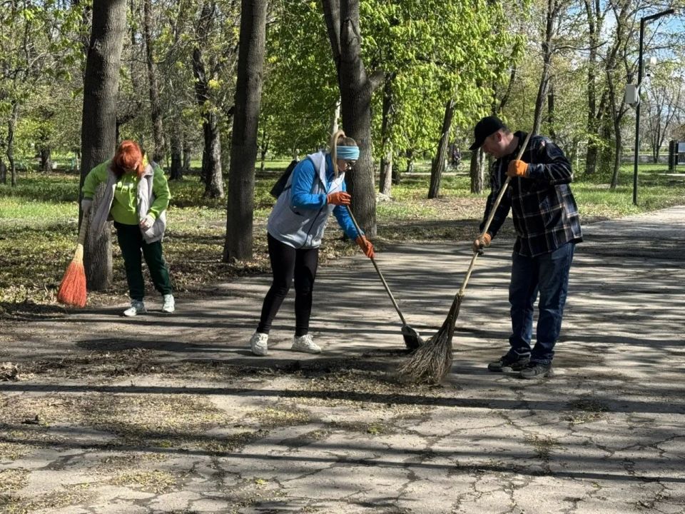 Мы за чистоту!. Сегодня 25 апреля присоединилась к Всероссийскому субботнику! Особое внимание было уделено парковой зоне Дворца культуры им. В.И.Ленина. Мы вышли на уборку, чтобы личным примером показать, как важно... Мы за чистоту!. Сегодня 25 апреля присоединилась к Всероссийскому субботнику! Особое внимание было уделено парковой зоне Дворца культуры им. В.И.Ленина. Мы вышли на уборку, чтобы личным примером показать, как важно...