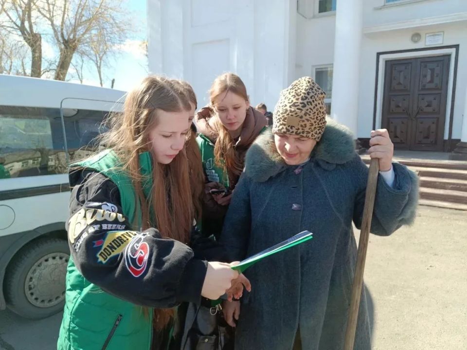 Андрей Рубанцов: Сегодня жители городского округа город Ровеньки, как и миллионы россиян по всей стране, приняли активное участие в масштабной экологической акции – Всероссийском субботнике Андрей Рубанцов: Сегодня жители городского округа город Ровеньки, как и миллионы россиян по всей стране, приняли активное участие в масштабной экологической акции – Всероссийском субботнике