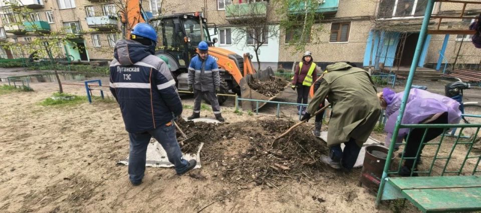 В городе Счастье провели субботник В городе Счастье провели субботник