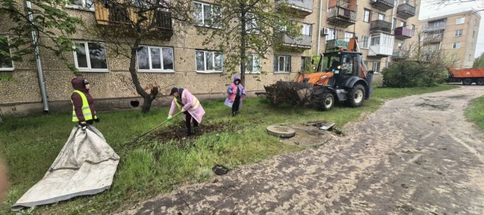В городе Счастье провели субботник В городе Счастье провели субботник