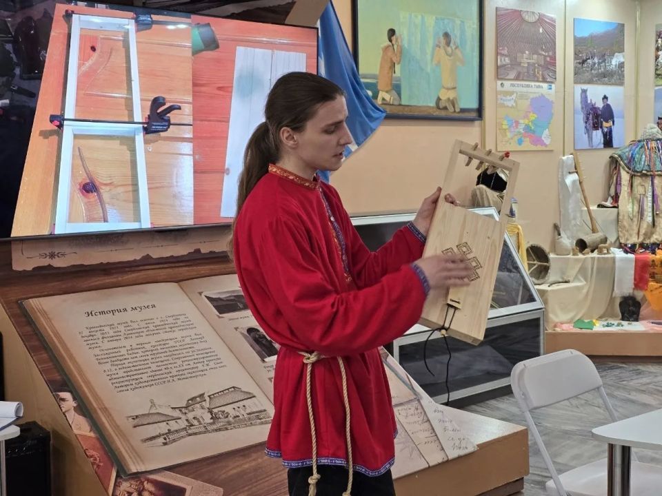 В Свердловском краеведческом музее прошёл информационный час В Свердловском краеведческом музее прошёл информационный час