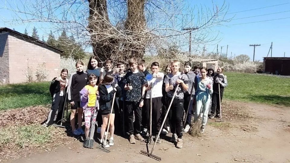 Сегодня по всей стране проходит Всероссийский субботник — масштабная акция, которая объединит жителей в стремлении сделать города, села и дворы чище и уютнее Сегодня по всей стране проходит Всероссийский субботник — масштабная акция, которая объединит жителей в стремлении сделать города, села и дворы чище и уютнее
