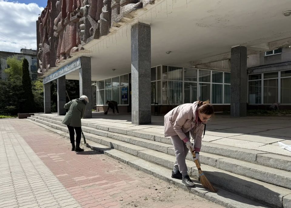Коллектив Минтопэнерго ЛНР традиционно принял участие во Всероссийском субботнике - 2026 Коллектив Минтопэнерго ЛНР традиционно принял участие во Всероссийском субботнике - 2026