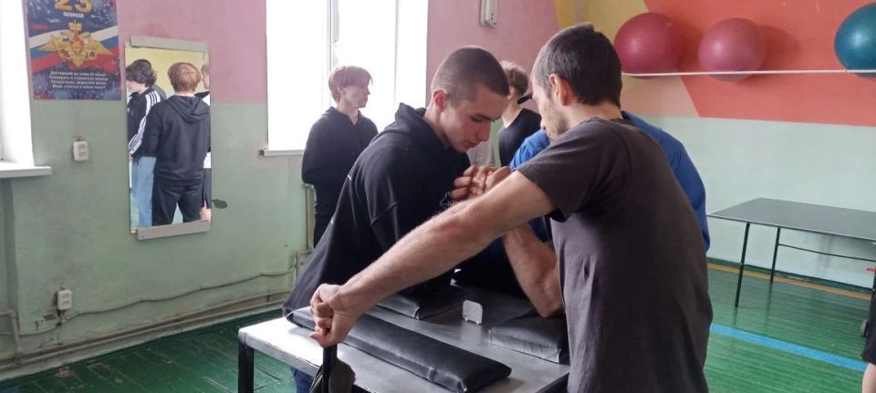 «ЧЕСТЬ ИМЕЮ»: на стадионе «Победа» встретились студенты, старшеклассники и герои СВО «ЧЕСТЬ ИМЕЮ»: на стадионе «Победа» встретились студенты, старшеклассники и герои СВО