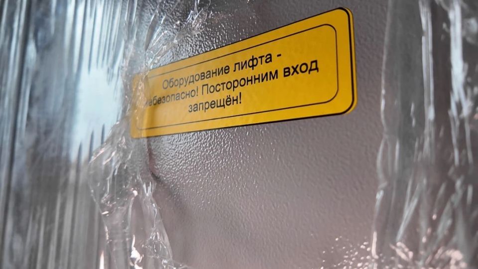 На Чкалова, 4 продолжается установка нового лифтового оборудования На Чкалова, 4 продолжается установка нового лифтового оборудования
