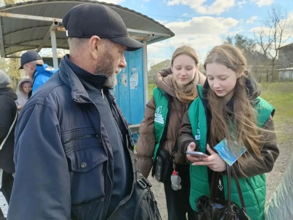 Андрей Рубанцов: Сегодня жители городского округа город Ровеньки, как и миллионы россиян по всей стране, приняли активное участие в масштабной экологической акции – Всероссийском субботнике Андрей Рубанцов: Сегодня жители городского округа город Ровеньки, как и миллионы россиян по всей стране, приняли активное участие в масштабной экологической акции – Всероссийском субботнике