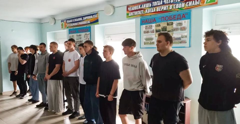 «ЧЕСТЬ ИМЕЮ»: на стадионе «Победа» встретились студенты, старшеклассники и герои СВО «ЧЕСТЬ ИМЕЮ»: на стадионе «Победа» встретились студенты, старшеклассники и герои СВО