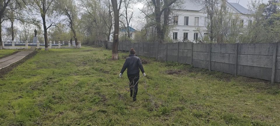 25 апреля в населённых пунктах, находящихся в ведении отдела по жизнеобеспечению пгт Новосветловка, с. Белоскелеватое, с. Пархоменко, п. Хрящеватое, прошёл Всероссийский субботник 25 апреля в населённых пунктах, находящихся в ведении отдела по жизнеобеспечению пгт Новосветловка, с. Белоскелеватое, с. Пархоменко, п. Хрящеватое, прошёл Всероссийский субботник