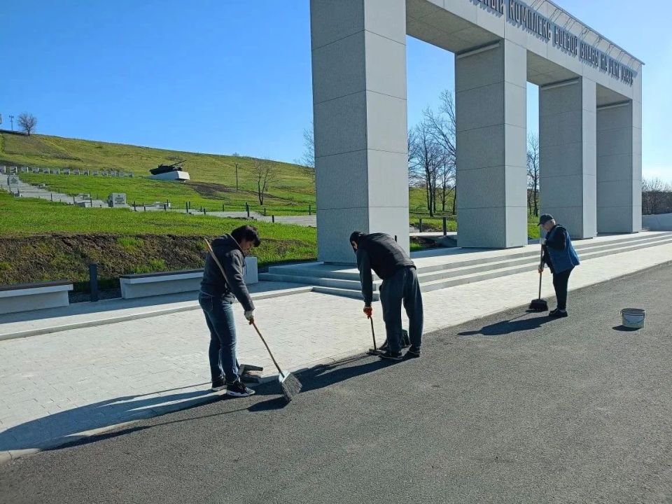 В рамках Всероссийского субботника сотрудники учреждений культуры и спорта округа вышли на общегородской субботник В рамках Всероссийского субботника сотрудники учреждений культуры и спорта округа вышли на общегородской субботник