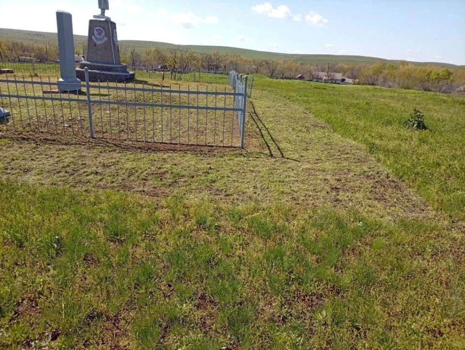 В рамках проведения Всероссийского субботника в населённых пунктах, находящихся в ведении отдела по жизнеобеспечению пгт Краснодон, пгт Энгельсово, пгт Семейкино, были проведены значительные работы по благоустройству В рамках проведения Всероссийского субботника в населённых пунктах, находящихся в ведении отдела по жизнеобеспечению пгт Краснодон, пгт Энгельсово, пгт Семейкино, были проведены значительные работы по благоустройству