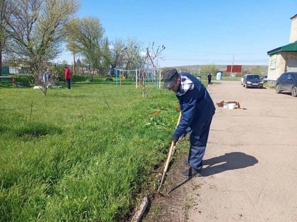 25 апреля в населённых пунктах, находящихся в ведении отдела по жизнеобеспечению пгт Новосветловка, с. Белоскелеватое, с. Пархоменко, п. Хрящеватое, прошёл Всероссийский субботник 25 апреля в населённых пунктах, находящихся в ведении отдела по жизнеобеспечению пгт Новосветловка, с. Белоскелеватое, с. Пархоменко, п. Хрящеватое, прошёл Всероссийский субботник