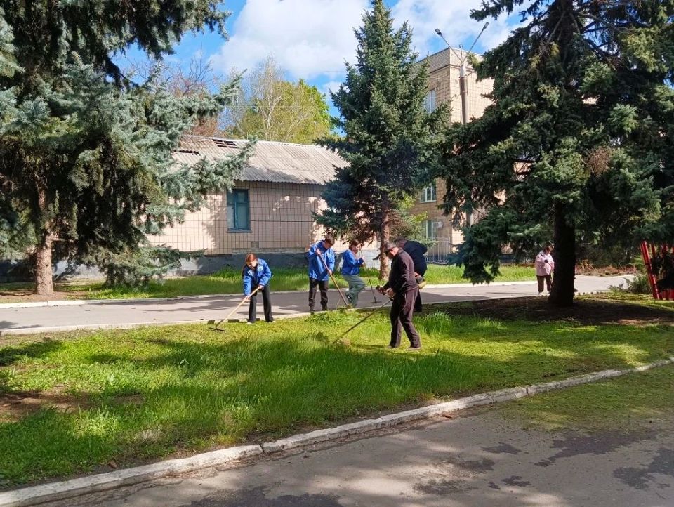 Славяносербский округ присоединился ко Всероссийскому субботнику: администрация и депутаты вместе за чистоту и уют! Славяносербский округ присоединился ко Всероссийскому субботнику: администрация и депутаты вместе за чистоту и уют!