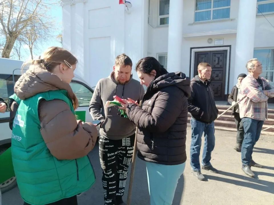 Андрей Рубанцов: Сегодня жители городского округа город Ровеньки, как и миллионы россиян по всей стране, приняли активное участие в масштабной экологической акции – Всероссийском субботнике Андрей Рубанцов: Сегодня жители городского округа город Ровеньки, как и миллионы россиян по всей стране, приняли активное участие в масштабной экологической акции – Всероссийском субботнике