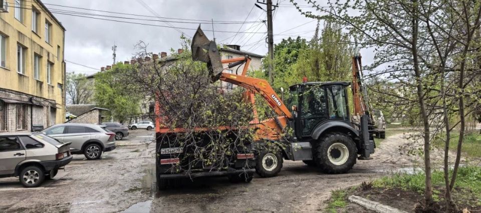 В городе Счастье провели субботник В городе Счастье провели субботник