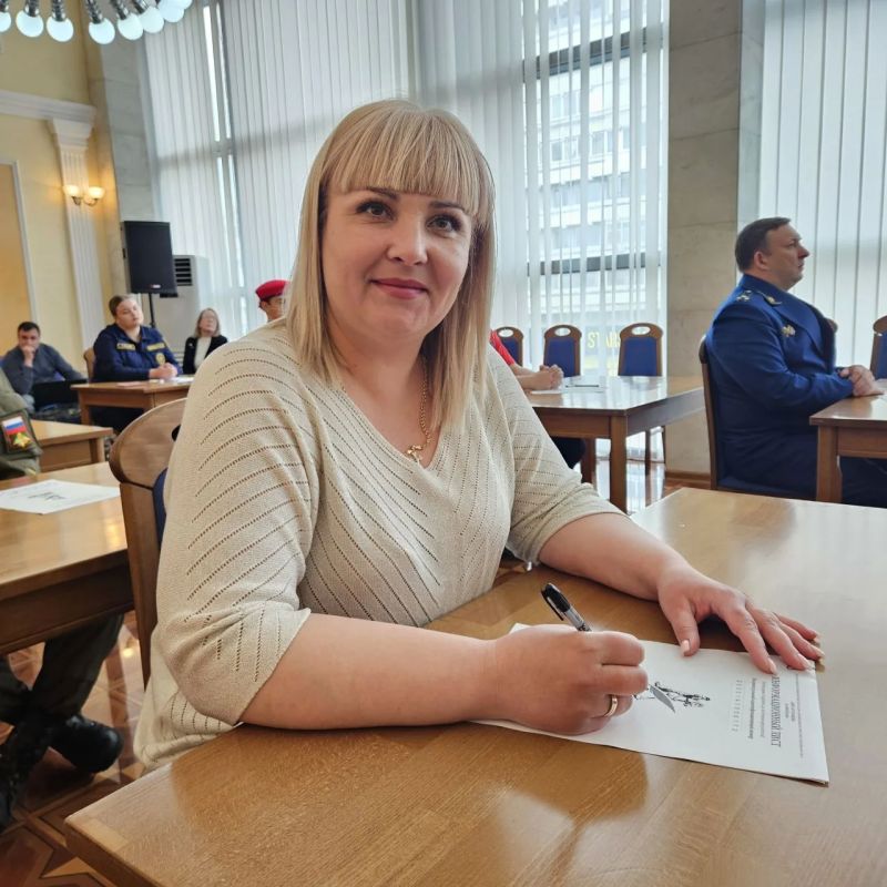 Депутаты Луганска проверили свои знания в "Диктанте Победы" Депутаты Луганска проверили свои знания в "Диктанте Победы"