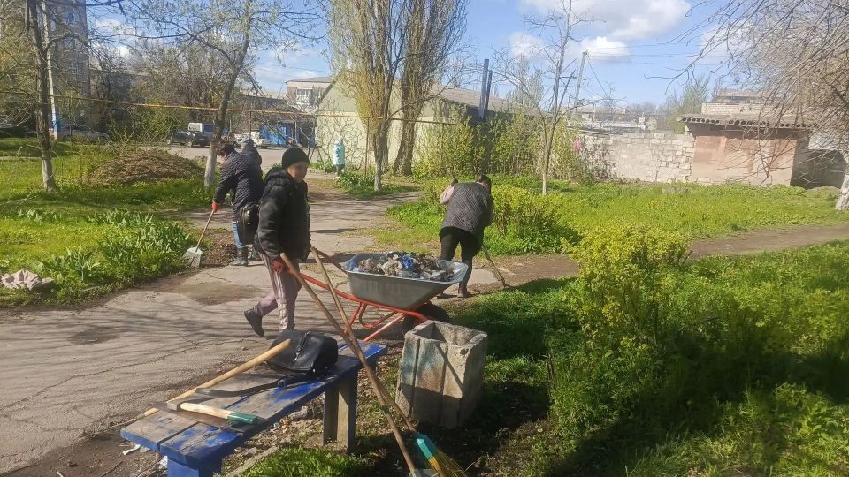 Артемовцы вышли на Всероссийский субботник Артемовцы вышли на Всероссийский субботник