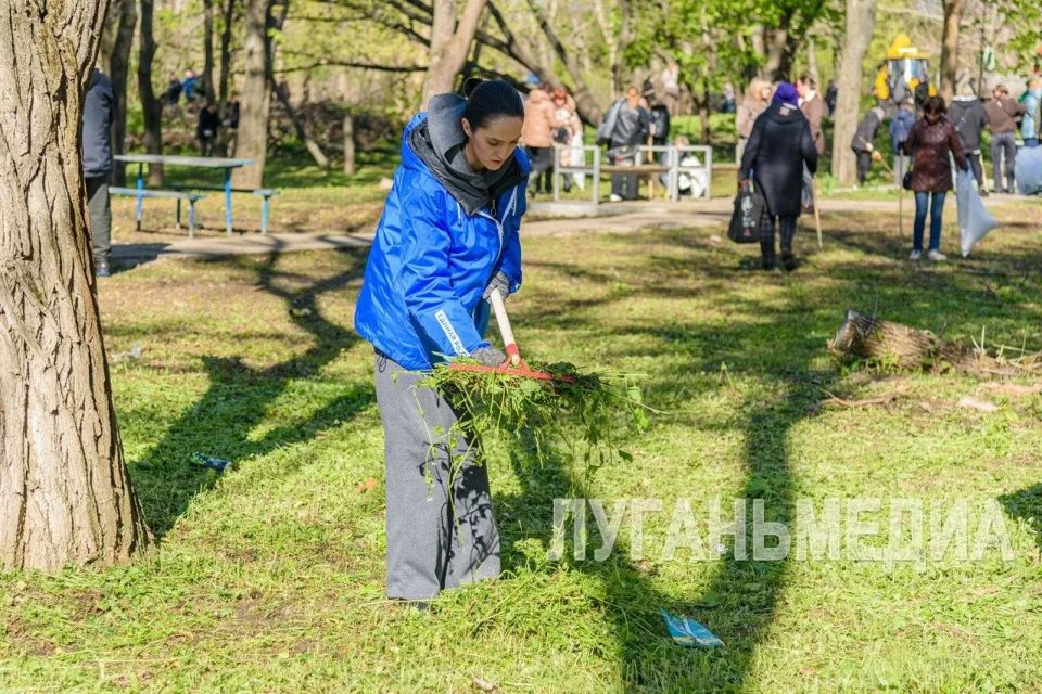 В Луганске прошел Всероссийский субботник В Луганске прошел Всероссийский субботник