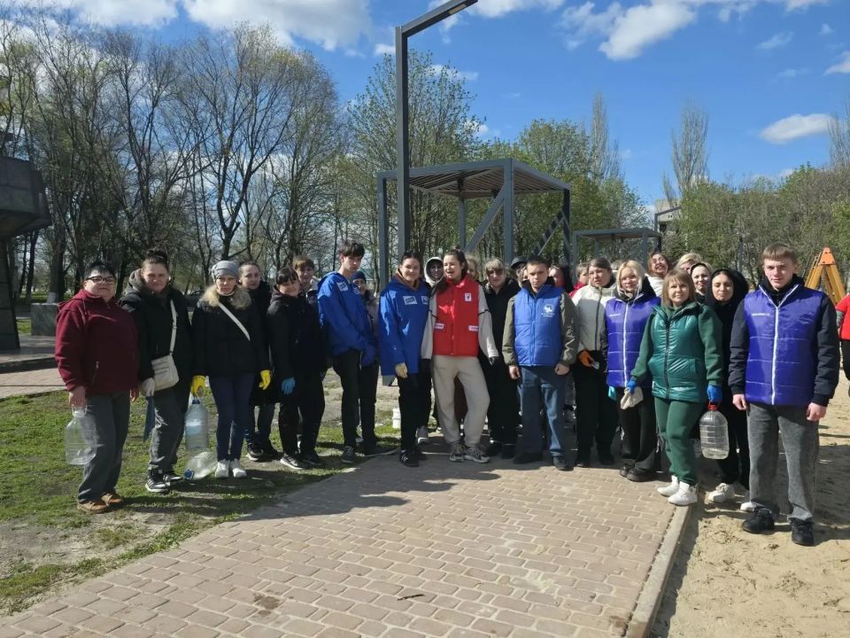 На территории муниципального образования городской округ город Ровеньки Луганской Народной Республики состоялся Всероссийский субботник На территории муниципального образования городской округ город Ровеньки Луганской Народной Республики состоялся Всероссийский субботник