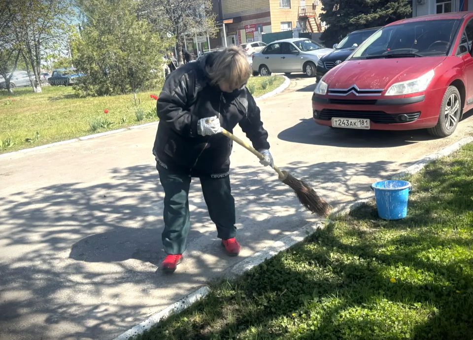 Чистота и уют родного края: Новоайдарский округ присоединился к Всероссийскому субботнику Чистота и уют родного края: Новоайдарский округ присоединился к Всероссийскому субботнику