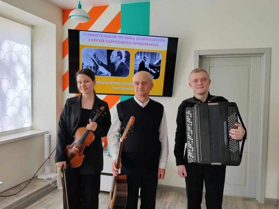 Мариупольские библиотекари провели для горожан мероприятия к 135-летию со дня рождения Сергея Прокофьева Мариупольские библиотекари провели для горожан мероприятия к 135-летию со дня рождения Сергея Прокофьева