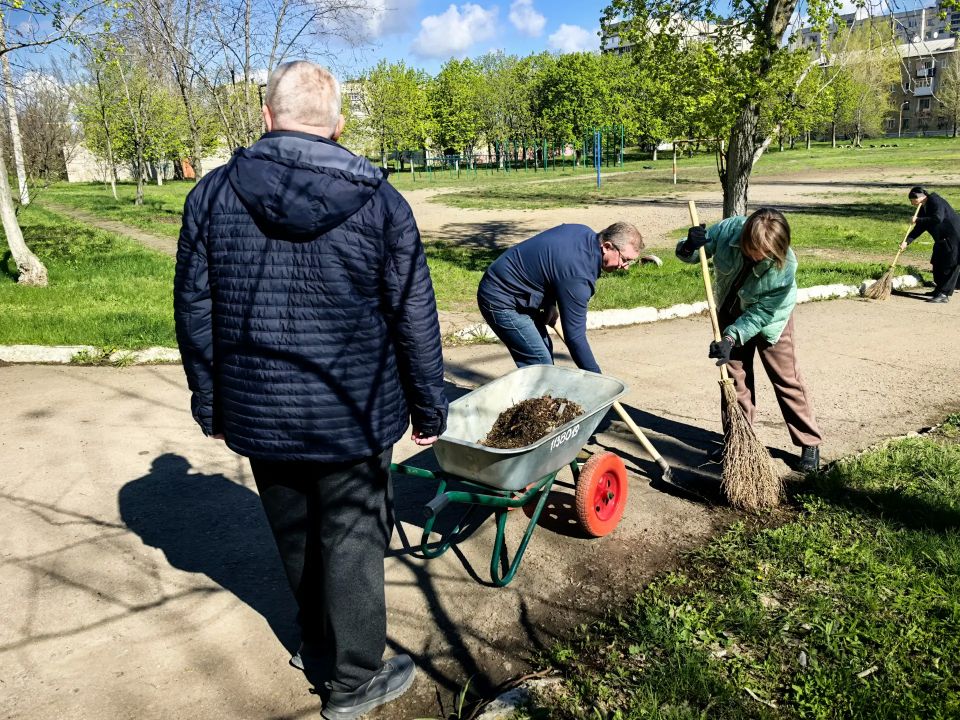 В рамках Всероссийского субботника, масштабной экологической акции, организованной Министерством строительства и жилищно-коммунального хозяйства Российской Федерации, сотрудники Управления образования округа активно приняли... В рамках Всероссийского субботника, масштабной экологической акции, организованной Министерством строительства и жилищно-коммунального хозяйства Российской Федерации, сотрудники Управления образования округа активно приняли...