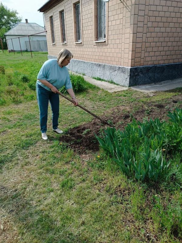 В рамках акции " Чистая Республика" Николаевский отдел жизнеобеспечения совместно с сотрудниками "Лугансквода" провели масштабный субботник!!! В рамках акции " Чистая Республика" Николаевский отдел жизнеобеспечения совместно с сотрудниками "Лугансквода" провели масштабный субботник!!!