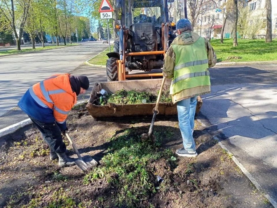 Коммунальщики приняли участие во Всероссийском субботнике! Коммунальщики приняли участие во Всероссийском субботнике!