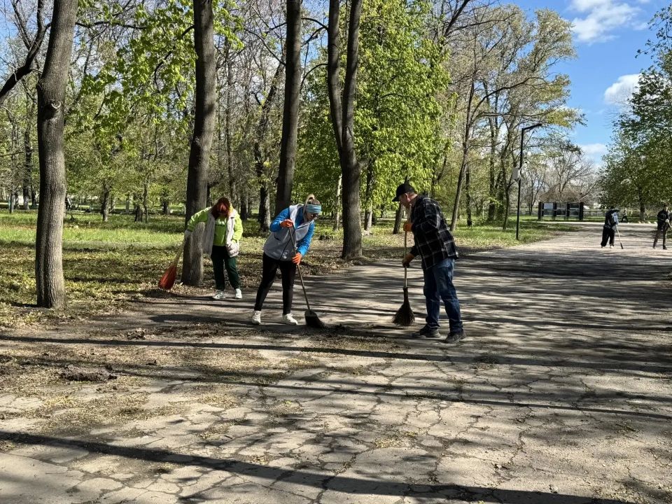 В рамках Всероссийского субботника сотрудники учреждений культуры и спорта округа вышли на общегородской субботник В рамках Всероссийского субботника сотрудники учреждений культуры и спорта округа вышли на общегородской субботник