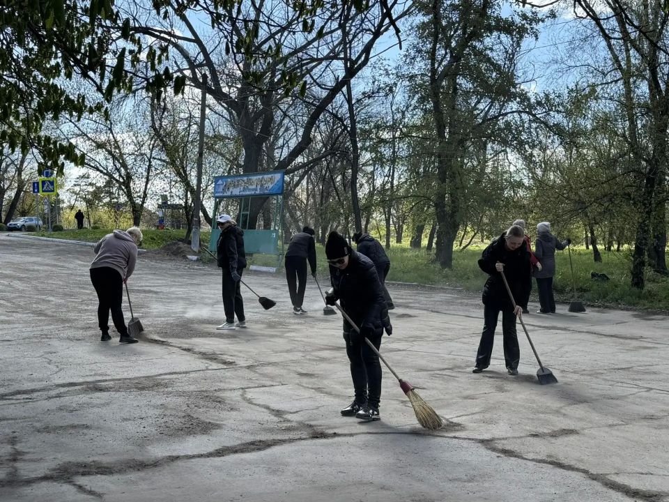 В рамках Всероссийского субботника сотрудники учреждений культуры и спорта округа вышли на общегородской субботник В рамках Всероссийского субботника сотрудники учреждений культуры и спорта округа вышли на общегородской субботник
