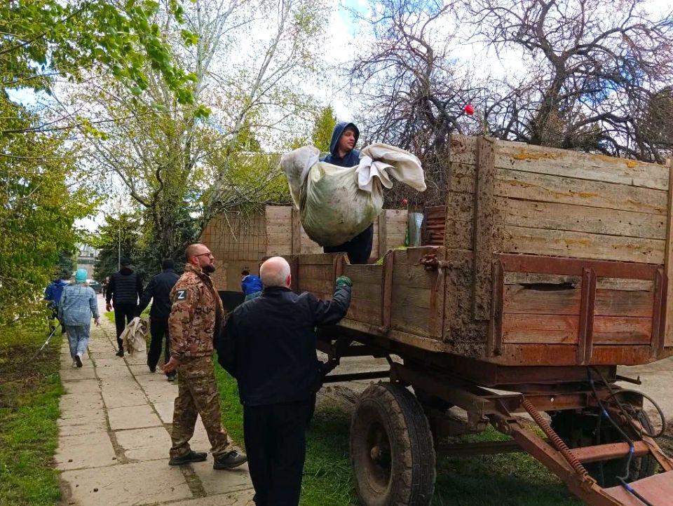 Славяносербский округ присоединился ко Всероссийскому субботнику: администрация и депутаты вместе за чистоту и уют! Славяносербский округ присоединился ко Всероссийскому субботнику: администрация и депутаты вместе за чистоту и уют!