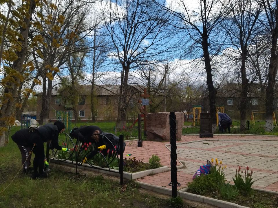 Сегодня в Суходольске в парке им. В. Терешковой прошел Всероссийский субботник, в котором приняли участие 78 человек Сегодня в Суходольске в парке им. В. Терешковой прошел Всероссийский субботник, в котором приняли участие 78 человек
