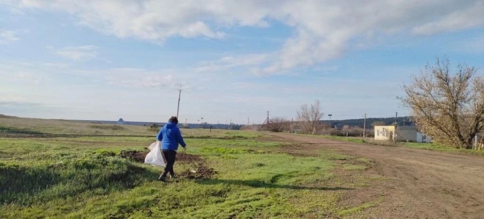 Сегодня по всей стране проходит Всероссийский субботник — масштабная акция, которая объединит жителей в стремлении сделать города, села и дворы чище и уютнее Сегодня по всей стране проходит Всероссийский субботник — масштабная акция, которая объединит жителей в стремлении сделать города, села и дворы чище и уютнее
