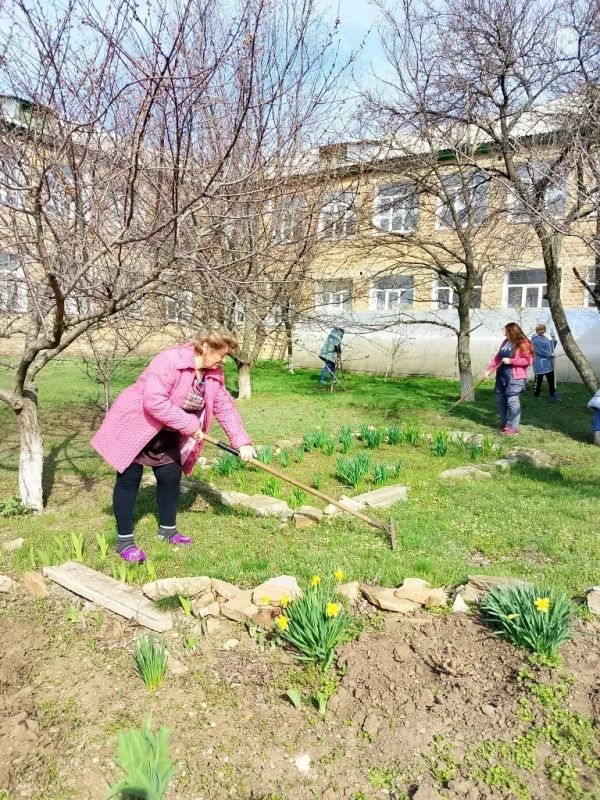 В рамках Всероссийского субботника, масштабной экологической акции, организованной Министерством строительства и жилищно-коммунального хозяйства Российской Федерации, сотрудники Управления образования округа активно приняли... В рамках Всероссийского субботника, масштабной экологической акции, организованной Министерством строительства и жилищно-коммунального хозяйства Российской Федерации, сотрудники Управления образования округа активно приняли...