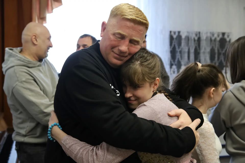 При поддержке «Единой России» к юным луганчанам приехали известные гости и благотворители При поддержке «Единой России» к юным луганчанам приехали известные гости и благотворители