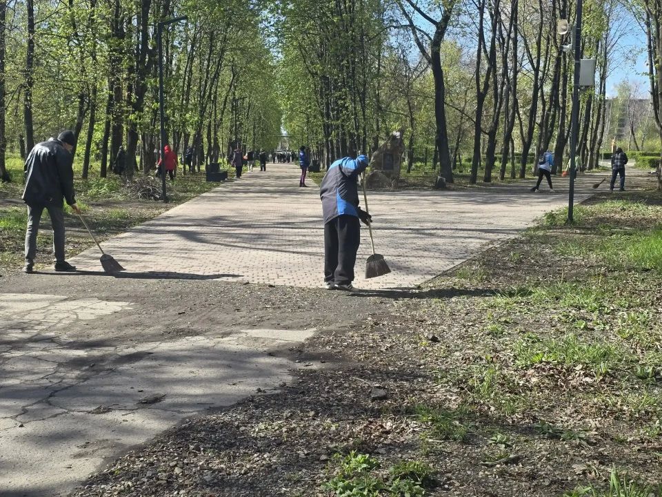 В рамках Всероссийского субботника сотрудники учреждений культуры и спорта округа вышли на общегородской субботник В рамках Всероссийского субботника сотрудники учреждений культуры и спорта округа вышли на общегородской субботник