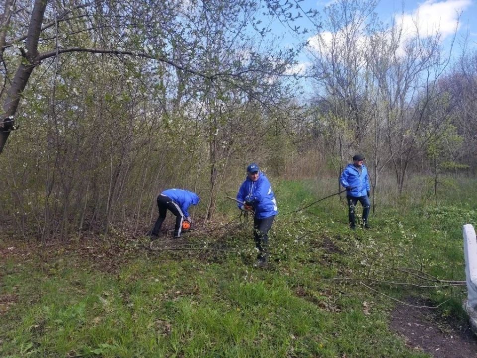 В преддверии памятной даты: депутаты и чернобыльцы привели в порядок мемориал В преддверии памятной даты: депутаты и чернобыльцы привели в порядок мемориал