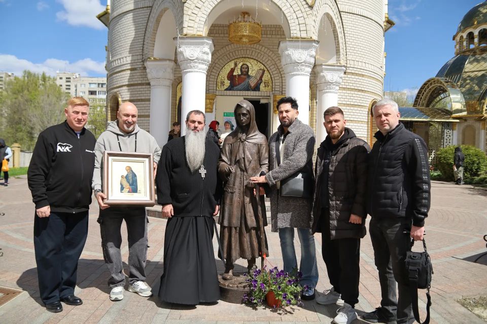 При поддержке «Единой России» к юным луганчанам приехали известные гости и благотворители При поддержке «Единой России» к юным луганчанам приехали известные гости и благотворители