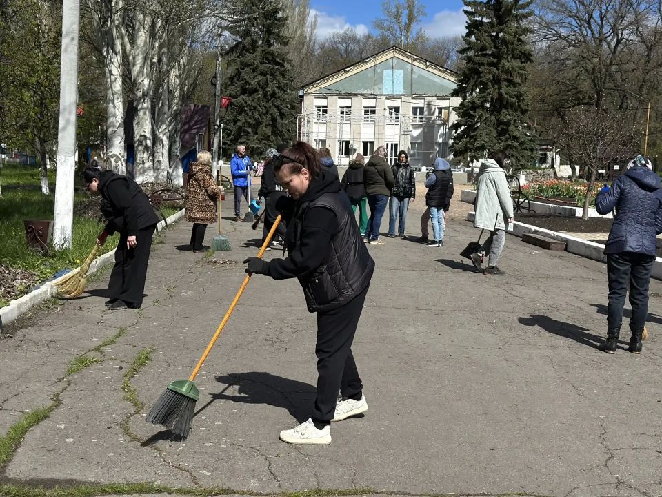 Ровеньки присоединились к масштабному всероссийскому субботнику, который проводится в рамках федерального проекта «Формирование комфортной городской среды» национального проекта «Инфраструктура для жизни» Ровеньки присоединились к масштабному всероссийскому субботнику, который проводится в рамках федерального проекта «Формирование комфортной городской среды» национального проекта «Инфраструктура для жизни»